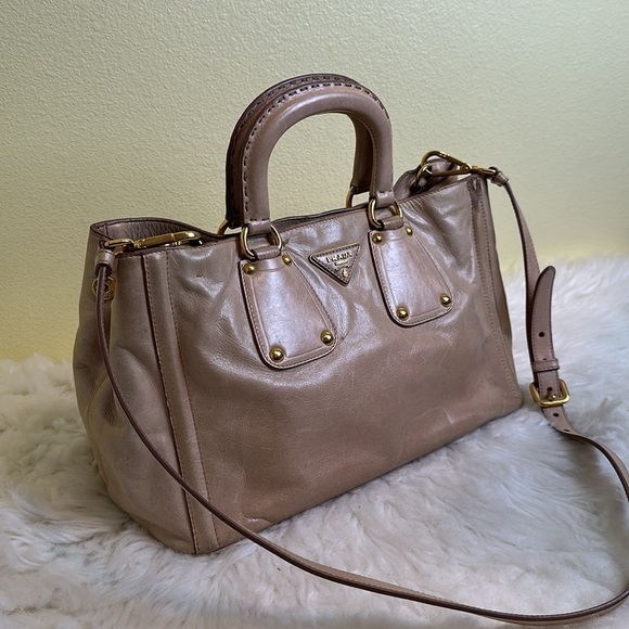 💯Authentic Prada Tan Leather Handbag Two-way🍀 - Picture 3 of 14